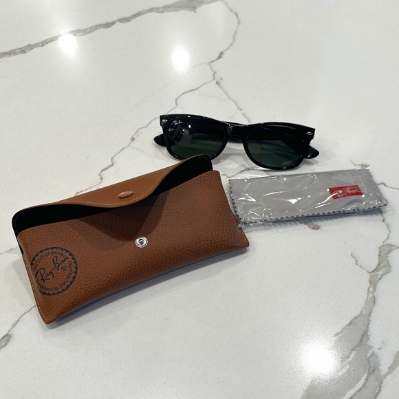 Ray-Ban RB 2132 New Wayfarer Sun Glasses Size 52 - Picture 1 of 5